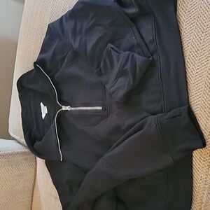 Crop black sweatshirt